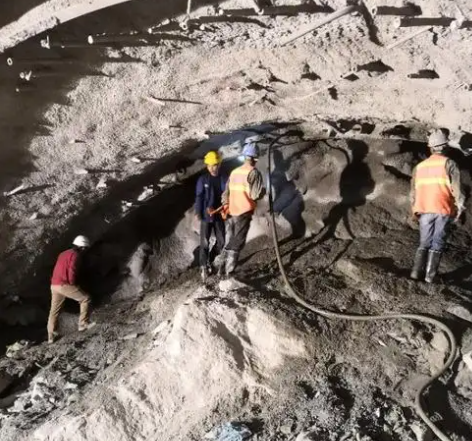 金溪拱顶带模注浆料的施工流程及注意事项